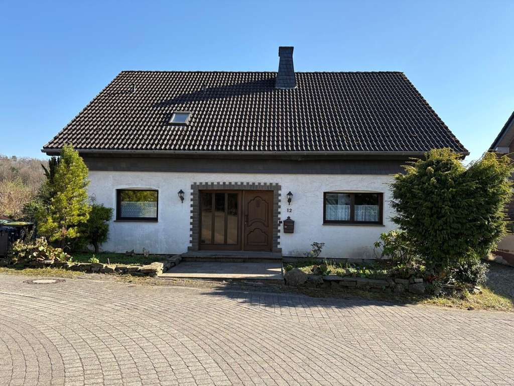 Immobilie in Lindlar - Großzügiges Einfamilienhaus mit Ausbaupotenzial in Zentrumsnähe von Lindlar - Bild 0