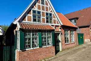 Ein Juwel im Herzen der Altstadt mit Medemgrundstück, Garage und eigenem Bootssteg zu verkaufen – Cuxhaven (Kreis) – Vorschaubild 1
