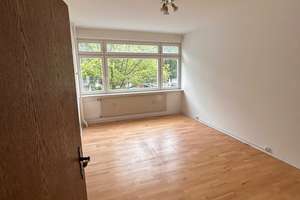 Helle 3-Zimmer-Wohnung mit Balkon und Blick ins Grüne in Berlin-Schmargendorf – Die vollständige Adresse der Immobilie erhältst du vom Anbieter., 14193 Schmargendorf, Berlin – Vorschaubild 3