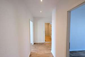Stilvolle 4-Raumwohnung mit moderner Markeneinbauküche – Dr.-Salvador-Allende-Straße 12, 9119 Kappel, Chemnitz – Vorschaubild 2