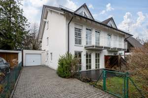 AIGNER - Großzügige Doppelhaushälfte in Waldtrudering: Ideales Zuhause mit vielseitigem Raumangebot