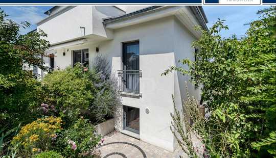 Bild von Stilvolles Effizienzhaus KfW55 mit Sauna, EBK, Garage und Gartenidylle in begehrter Lage