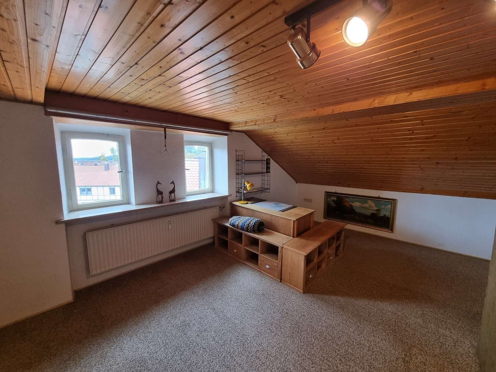 Immobilie in Untermerzbach - Großzügiges Wohnhaus mit Gewerbeeinheit, Garagen und kleinem Garten in zentraler Lage von Untermer - Bild 6