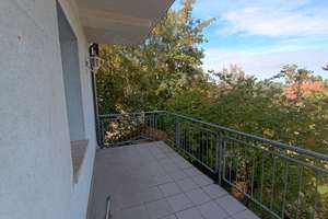 weisse  Räume mit 2 grossen Terrassen