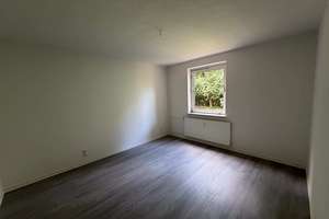 Frisch renovierte 5-Zimmer-Erdgeschosswohnung mit 2 Bädern & großer Küche – Perfekt für Familien! – Pappeldamm 55, 38239 Thiede, Salzgitter – Vorschaubild 3