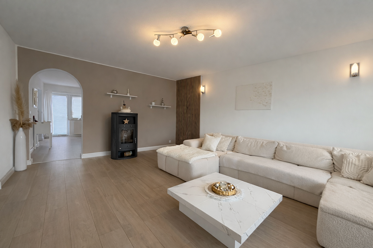 Immobilie in Grävenwiesbach - !! Raumwunder !! Modernisiertes RMH mit 6 Zimmern, Balkonen mit Blick, Garage und Garten - Bild 15