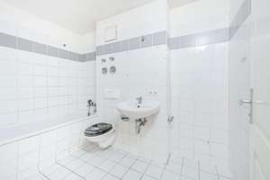 Helle 2-Zimmer-Wohnung mit Balkon, Aufzug & Tiefgarage – gepflegtes Wohnhaus – Stettiner Straße 13, 13357 Gesundbrunnen, Berlin – Vorschaubild 5