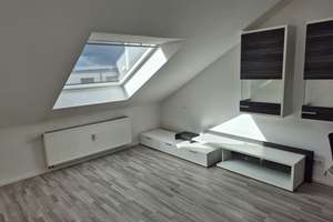 Sonnige sehr gepflegte 2-Zimmer Dachgeschosswohnung mit Balkon in Hemmingen OT Arnum