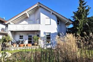 Schöner Wohnen im freistehenden Zweifamilienhaus auf 630 m² Grundstück! – Die vollständige Adresse der Immobilie erhältst du vom Anbieter., 68519 Viernheim – Vorschaubild 1