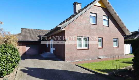 Bild von Einfamilienhaus mit Einliegerwohnung, Vollkeller und Garage in Bimöhlen