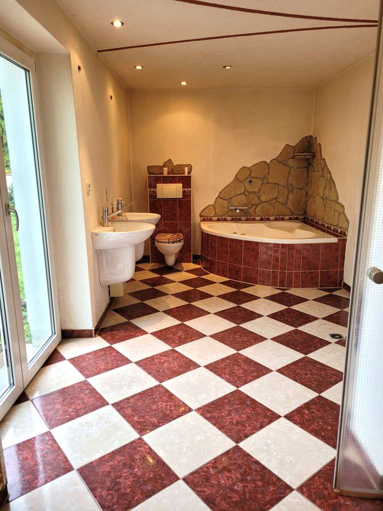 Immobilie in Meerane - Ein Zuhause mit Herz zum sanieren.
Tolles Einfamilienhaus mit Garten. - Bild 1