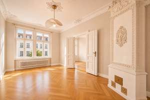 EXKLUSIVE 3 ZI.- STUCKWOHNUNG - in herrschaftlichem Altbau in Kiezlage nahe Lietzensee