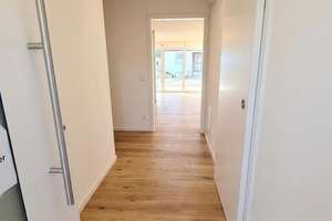 Energiesparend und gesund Wohnen: Neues Holzmassiv-Reihenhaus mit 6 Zimmern in Obermenzing – Bauseweinallee 58f, 81247 Obermenzing, München – Vorschaubild 4