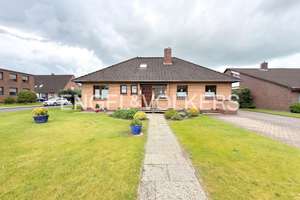 Großzügiges Einfamilienhaus in ruhiger Wohnlage von Sande – Die vollständige Adresse der Immobilie erhältst du vom Anbieter., 26452 Sande – Vorschaubild 1