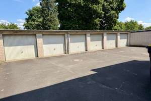 4-Zimmerwohnung mit ca. 620 qm eigenem Gartenparadies und Garage in Köln-Holweide! – 51067 Holweide, Köln – Vorschaubild 32
