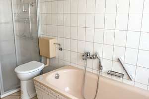 Gepflegtes Mehrfamilienhaus in guter Lage – Die vollständige Adresse der Immobilie erhältst du vom Anbieter., 9350 Lichtenstein/Sachsen – Vorschaubild 10