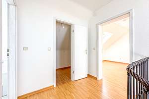 Großzügige und charmante 3-Zimmer Maisonette-Dachgeschoss-Wohnung in Mainz-Kastel – Die vollständige Adresse der Immobilie erhältst du vom Anbieter., 55252 Mainz-Kastel, Wiesbaden – Vorschaubild 9