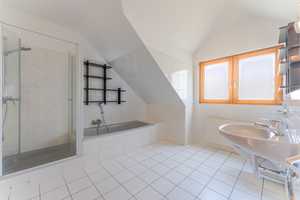 Helle 2-Zimmer-Dachgeschosswohnung mit Stellplatz im Villenquartier Neuholland in Bad Wilhelmshöhe – Kassel – Vorschaubild 8