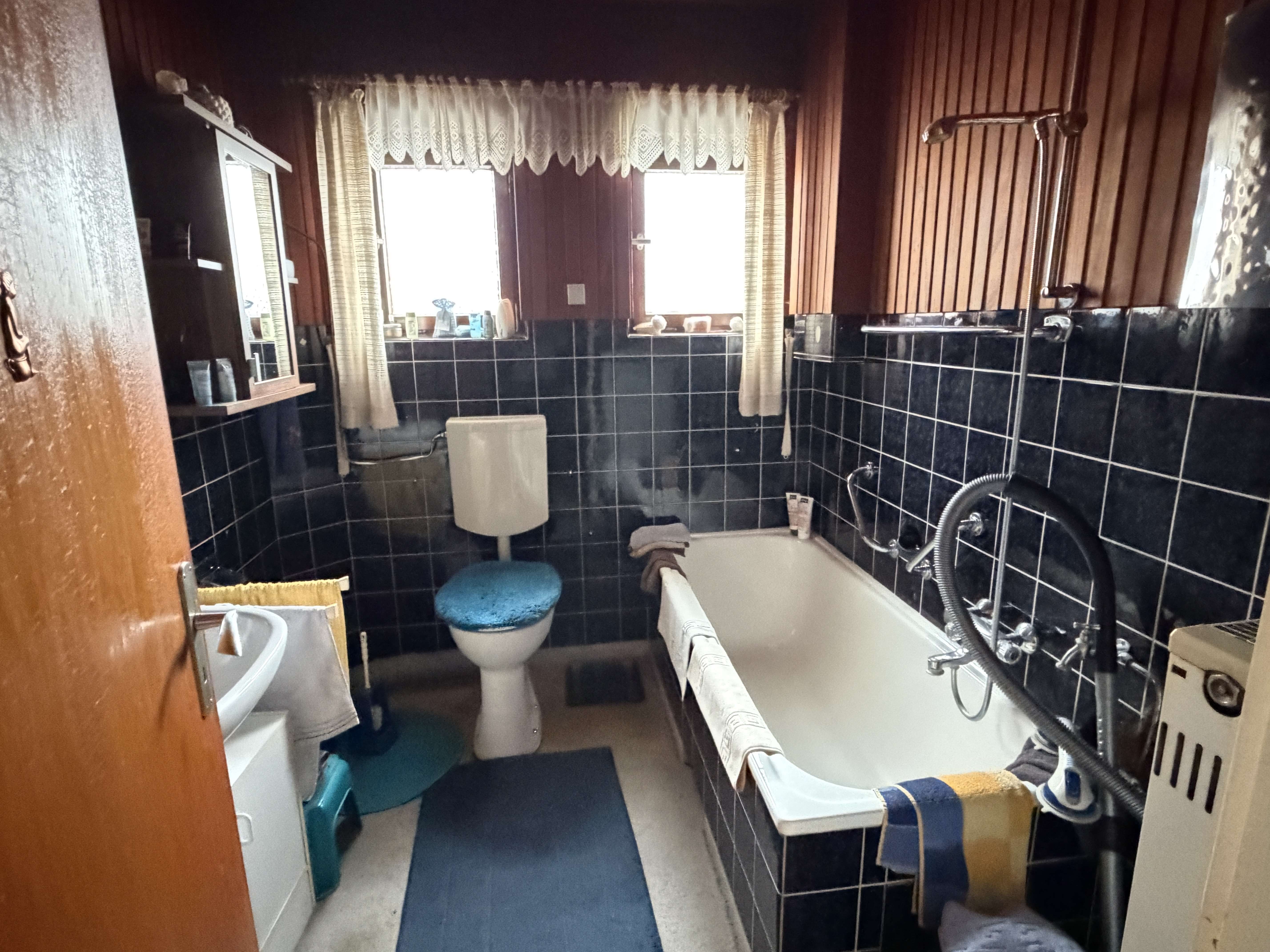 Immobilie in Elsfleth - Sanierungsobjekt mit Charme. Solides Wohnhaus mit Garage & Wintergarten nahe der Weser - Bild 3