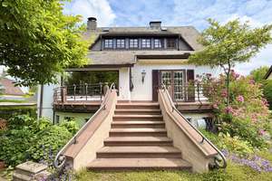 Charaktervolle Villa mit Pool, parkähnlichen Garten und zusätzlichem Grundstück in bevorzugter Lage – Die vollständige Adresse der Immobilie erhältst du vom Anbieter., 30559 Kirchrode, Hannover – Vorschaubild 1