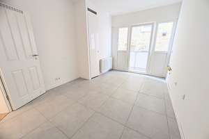 *Schöne 3-Zi.-Obergeschoss-Wohnung ruhiger Lage von Bad Cannstatt. Erstbezug nach Modernisierung* – Kissinger Straße 68, 70372 Seelberg, Stuttgart – Vorschaubild 4
