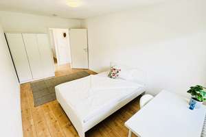 2 möblierte WG-Zimmer frei – Top Lage in Heidelberg (Mombertplatz 31) – Mombertplatz 31, 69126 Emmertsgrund, Heidelberg – Vorschaubild 1