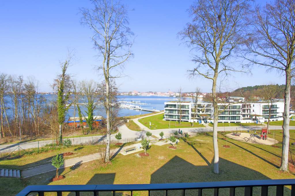 Immobilie in Waren (Müritz) - Exklusive Ferienwohnung mit eigener Sauna einzigartigem Seeblick auf die Müritz - Bild 1