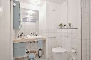 Vollmöbliertes Business-Apartment mit Balkon in Düsseldorf-Heerdt – Hansaallee 253, 40549 Heerdt, Düsseldorf – Vorschaubild 2