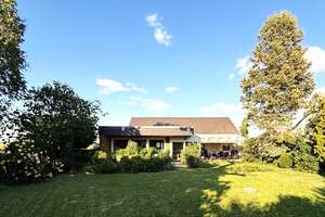 Sehr schöner, großzügiger Winkelbungalow mit herrlich eingewachsenem 899m2 großem Garten – Am Mandelberg 8, 67229 Laumersheim – Vorschaubild 1