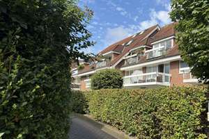 PROVISIONSFREI -Helle, moderne 2 Zimmer Wohnung mit sonnigem Balkon im 1. OG + Garagenstellplatz