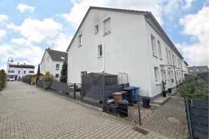 *Familienfreundliches Reihenendhaus mit Garten in ruhiger Lage* – Die vollständige Adresse der Immobilie erhältst du vom Anbieter., 64560 Riedstadt – Vorschaubild 1