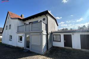 Charmante Doppelhaushälfte mit Balkon und Entwicklungspotenzial in 91757 Treuchtlingen – Die vollständige Adresse der Immobilie erhältst du vom Anbieter., 91757 Treuchtlingen – Vorschaubild 1