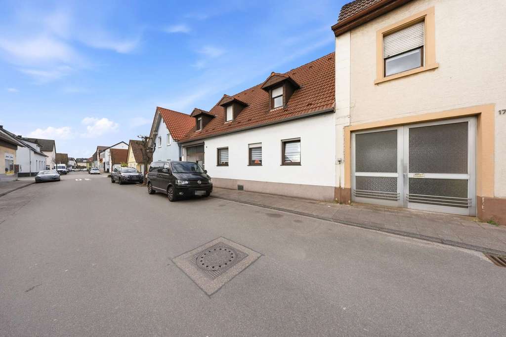 Immobilie in Eggenstein-Leopoldshafen - Familientraum in Eggenstein – Großzügiges Haus mit Pool, Sauna & Gym - Bild 1