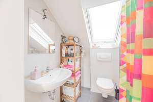 Stilvolle, modernisierte 2,5-Zimmer-DG-Wohnung mit Balkon und Einbauküche in Reutlingen – Wörnsbergweg 21, 72766 Sondelfingen, Reutlingen – Vorschaubild 9