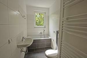 3-Raum-Wohnung mit Badewanne und großem Balkon – Seehäuser Weg 90, 39387 Oschersleben (Bode) – Vorschaubild 1