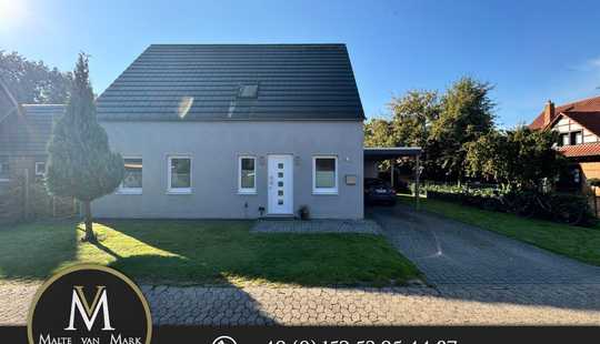 Bild von Gepflegtes Einfamilienhaus in Holzrahmenbauweise mit Kaminofen in Kamperfehn