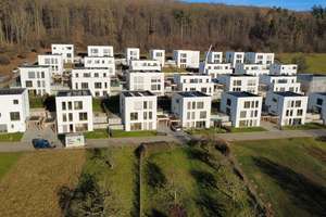 Die letzte Einheit im Quartier "Grünes Leben am Schafshaus" Doppelhaushälfte zum Wohlfühlen – In den Bergteilen 26, 73262 Reichenbach an der Fils – Vorschaubild 1