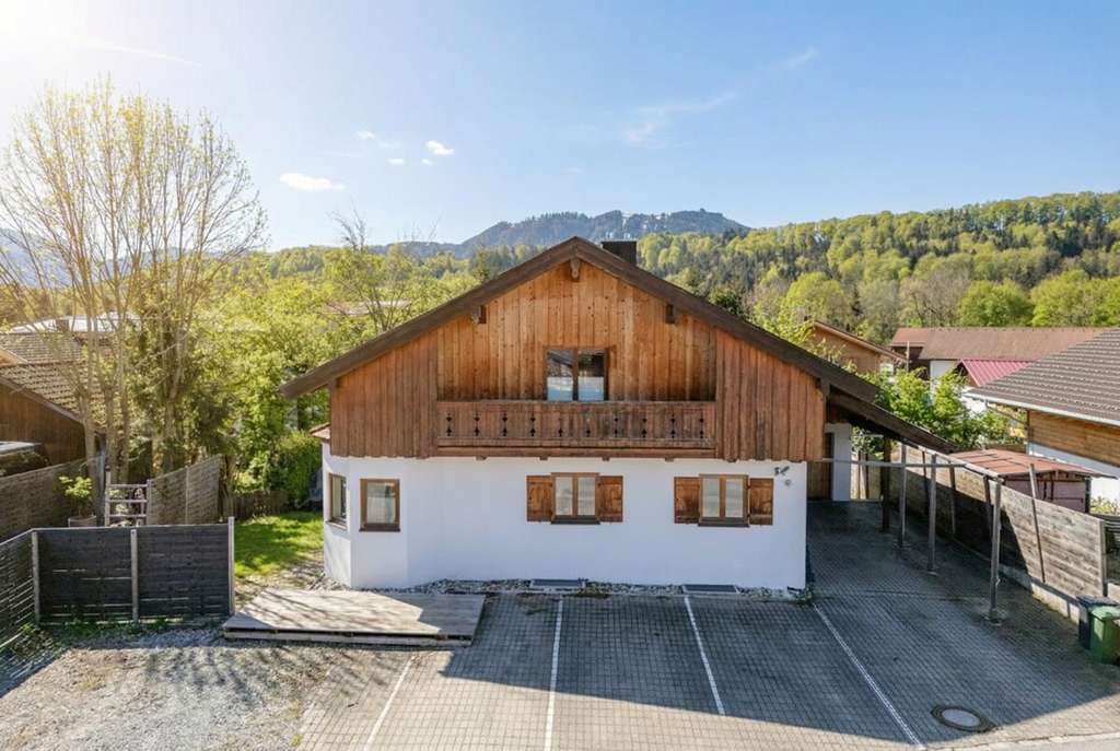 Immobilie in Gaißach - Ein Ort zum Ankommen – Familienhaus mit viel Platz, Garten und Bergblick - Bild 0