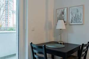 1-Raum-Apartment mit Südbalkon vollmöbliert / fully furnished 1-Room Apartment with sunny balcony – Flensburger Straße 19, 10557 Hansaviertel, Berlin – Vorschaubild 7