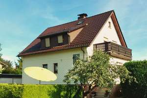 ***HerzensRaum*** 
Romantisches Haus trifft 
vielseitige Möglichkeiten.
Provisionsfrei für Kaufen – Die vollständige Adresse der Immobilie erhältst du vom Anbieter., 35638 Leun – Vorschaubild 2