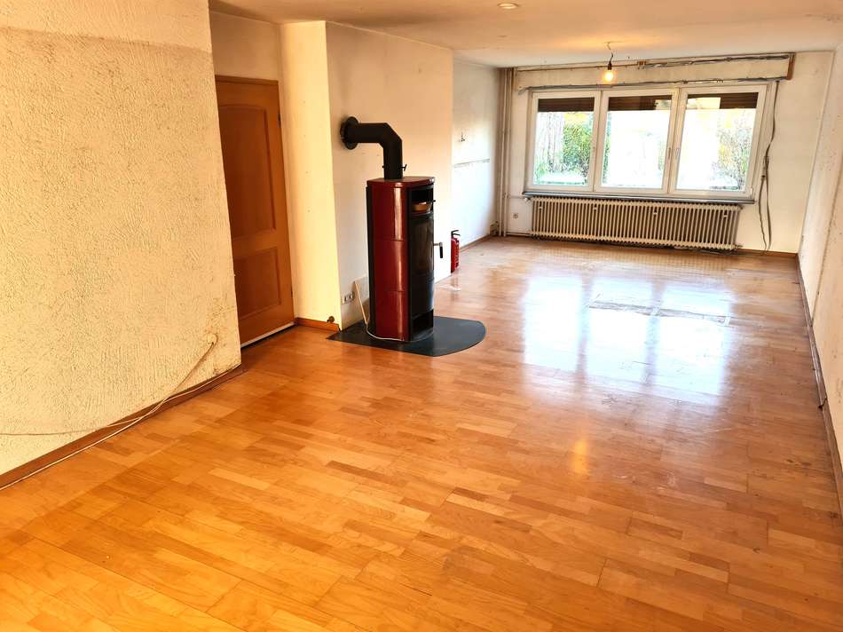 großzügiges Wohnzimmer