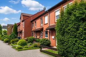 Stilvoll modernisiertes Reihenendhaus mit Wintergarten, Kamin und sonnigem Südwest-Garten – Die vollständige Adresse der Immobilie erhältst du vom Anbieter., 28779 Lüssum-Bockhorn, Bremen – Vorschaubild 1