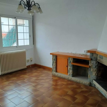 EINFAMILIENHAUS IN DER NÄHE DES PARKS SANT SALVADOR IN SANTA COLOMA DE FARNERS