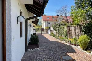 Wohnen mit Stil, Sonne und viel Platz – attraktive Doppelhaushälfte in Riemerling – Die vollständige Adresse der Immobilie erhältst du vom Anbieter., 85521 Hohenbrunn – Vorschaubild 1