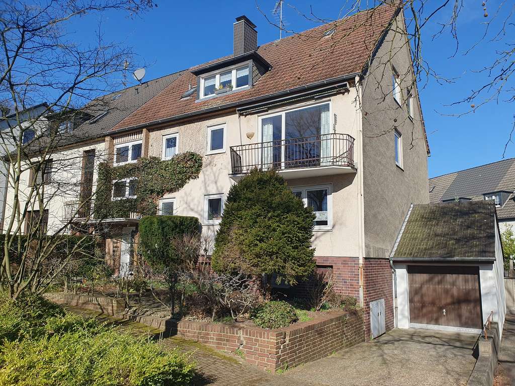 4-Fam.-Haus mit freier Eigentümerwohnung