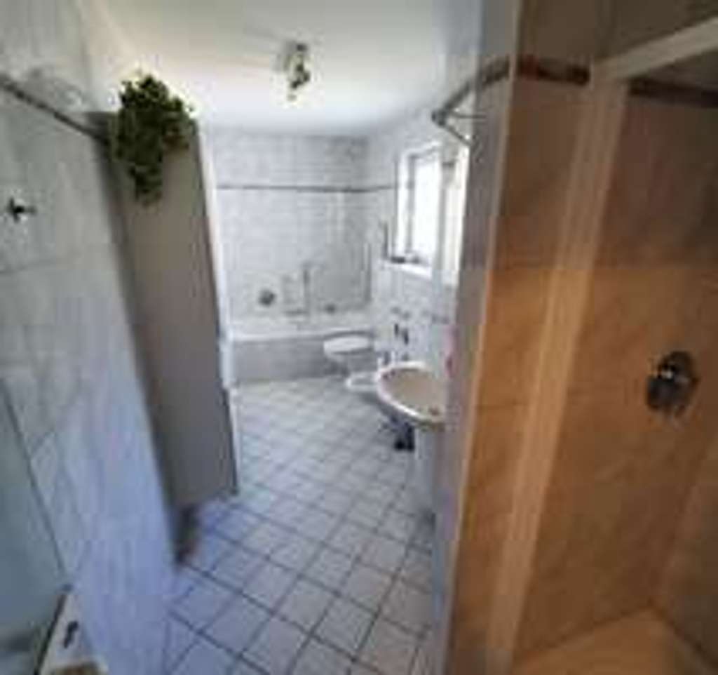 Immobilie in Weissach - Gelegenheit: 2 separate Wohnungen mit 2 Tiefgaragenplätzen in einer Einheit - Bild 2