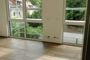 Stilvolles Zweifamilienhaus mit Panorama-Erker, Terrasse & Balkon – Wohnen mitten in Hof (Saale) – Die vollständige Adresse der Immobilie erhältst du vom Anbieter., 95028 Innenstadt, Hof – Vorschaubild 6