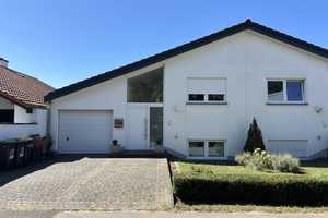 Attraktive Doppelhaushälfte mit Garage , großer Terrasse & Garten in ruhiger Lage von Perl 