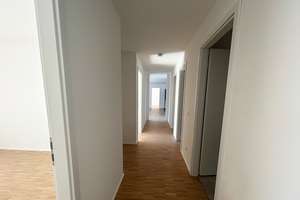 **Familien Willkommen** 4 Zimmer mit Balkon, 2 Bäder und Einbauküche, Parkett, Aufzug – Biklenstraße 10, 70327 Untertürkheim (Ortsteil), Stuttgart – Vorschaubild 15