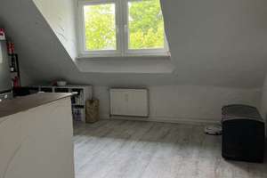 Freundliche, gepflegte 4-Zimmer-Dachgeschosswohnung zur Miete in  zentraler Lage von Oberhausen – Die vollständige Adresse der Immobilie erhältst du vom Anbieter., 46045 Marienkirche, Oberhausen – Vorschaubild 4